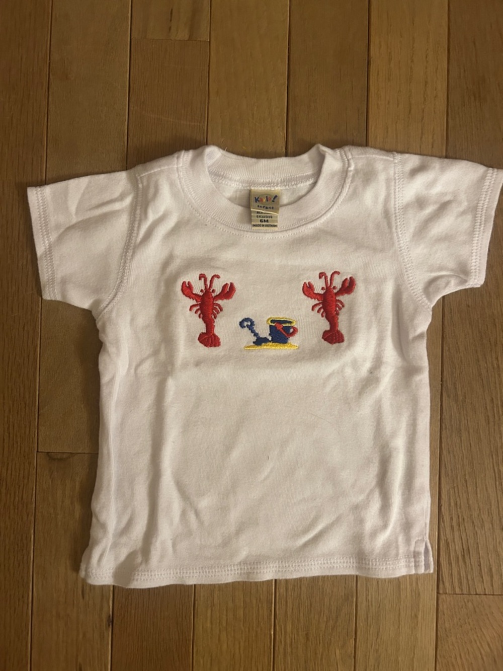 White Short-Sleeve Tee with Red Lobster Embroidery size 6 Mon
